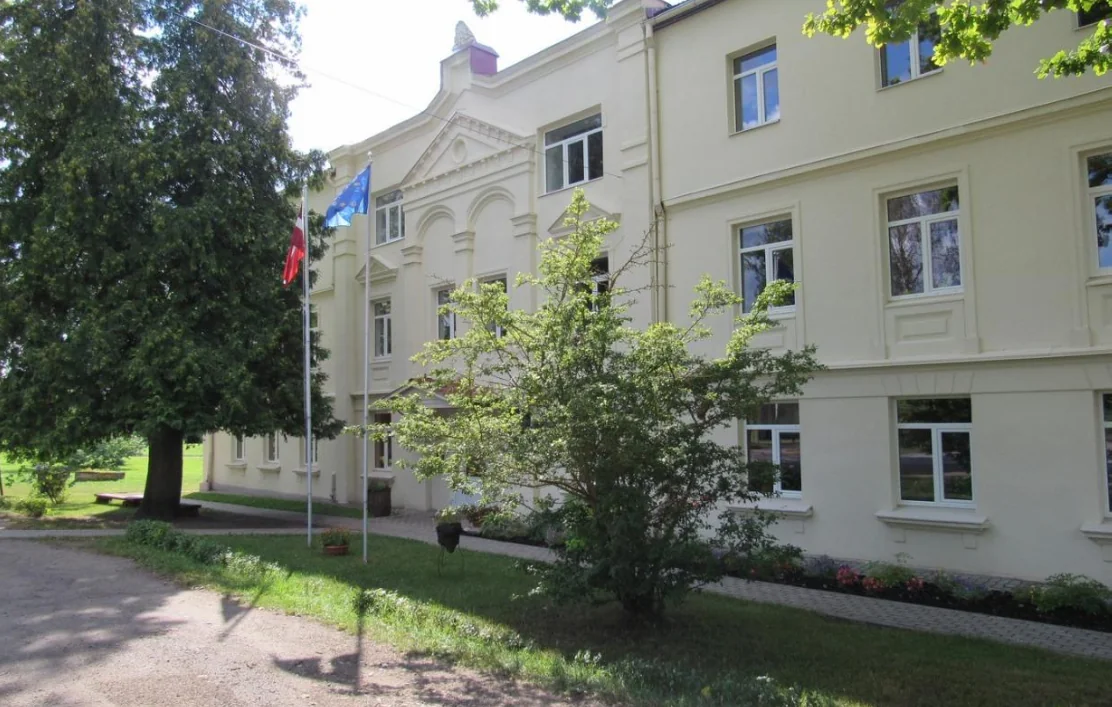 Tirzas pamatskolas ēkas foto
